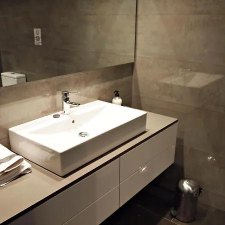 Port Apartment *